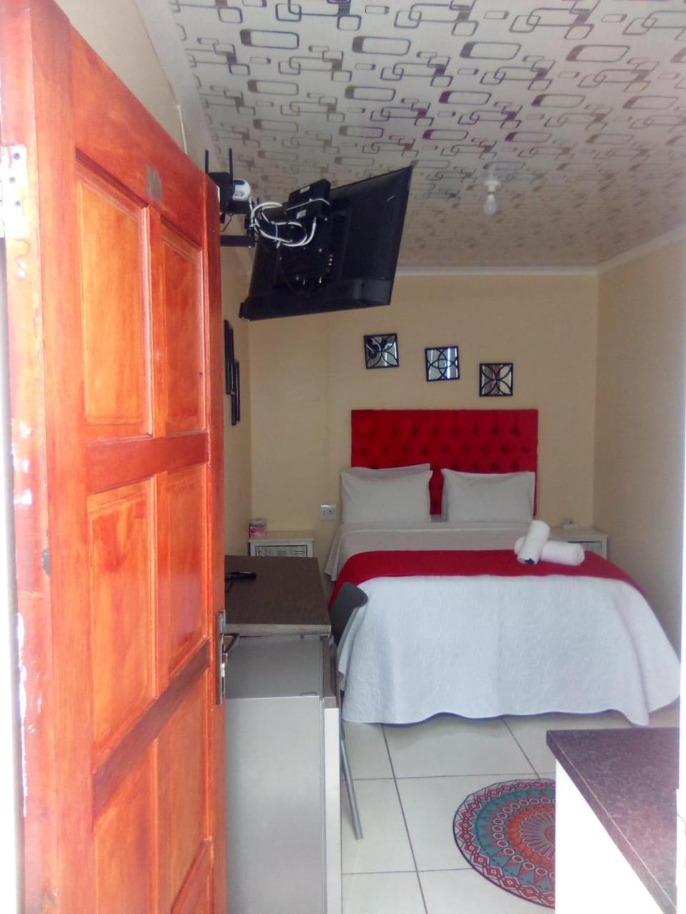 The Croc Guest House Springs  Exteriér fotografie
